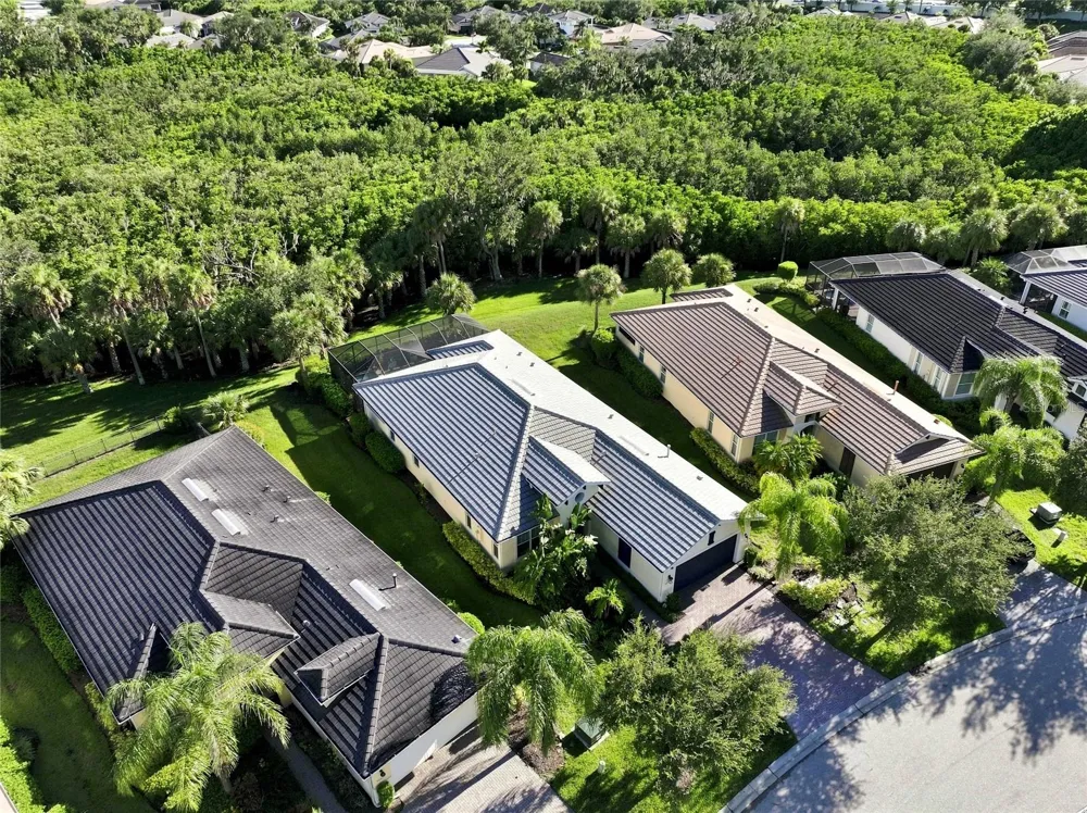 5057 LAKE OVERLOOK AVENUE Bradenton, FL 34208
