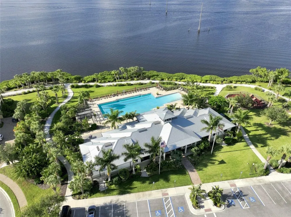 5057 LAKE OVERLOOK AVENUE Bradenton, FL 34208