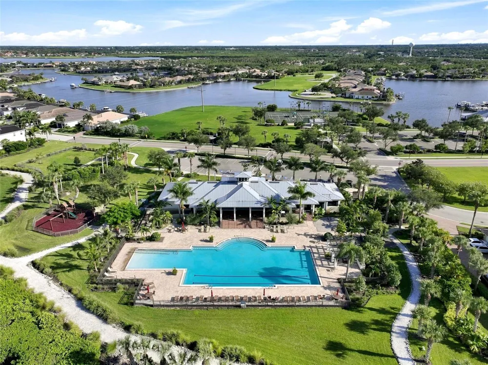 5057 LAKE OVERLOOK AVENUE Bradenton, FL 34208