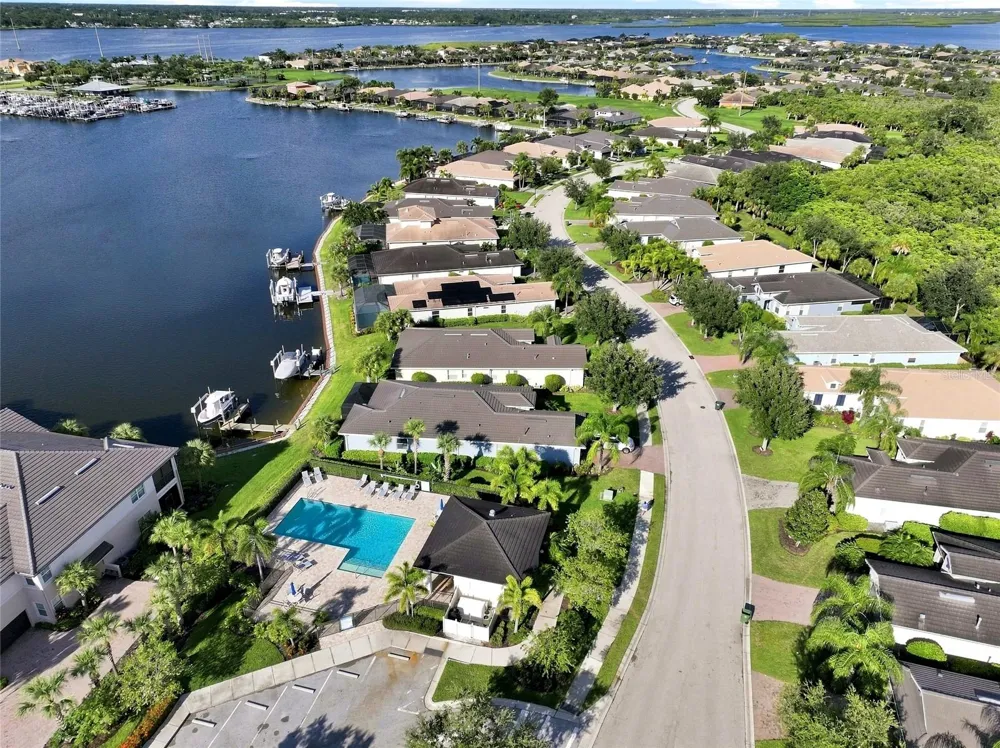 5057 LAKE OVERLOOK AVENUE Bradenton, FL 34208