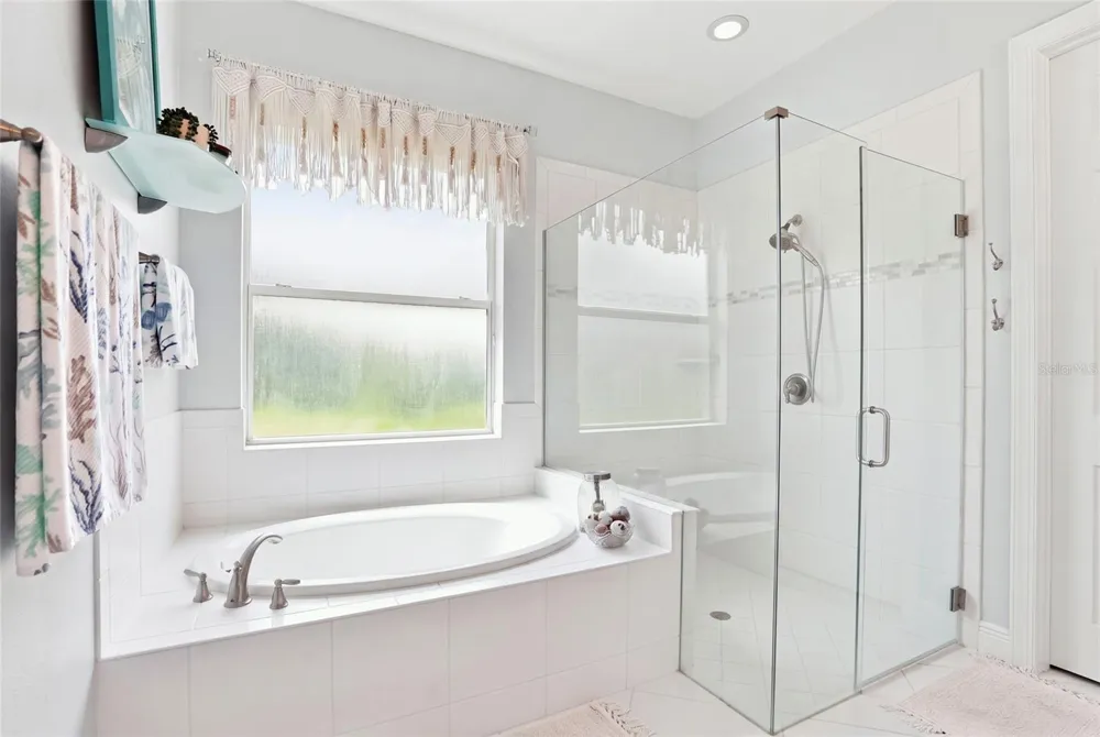 5057 LAKE OVERLOOK AVENUE Bradenton, FL 34208