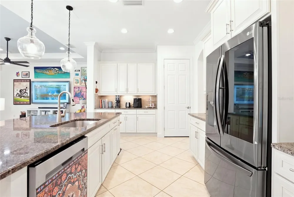 5057 LAKE OVERLOOK AVENUE Bradenton, FL 34208