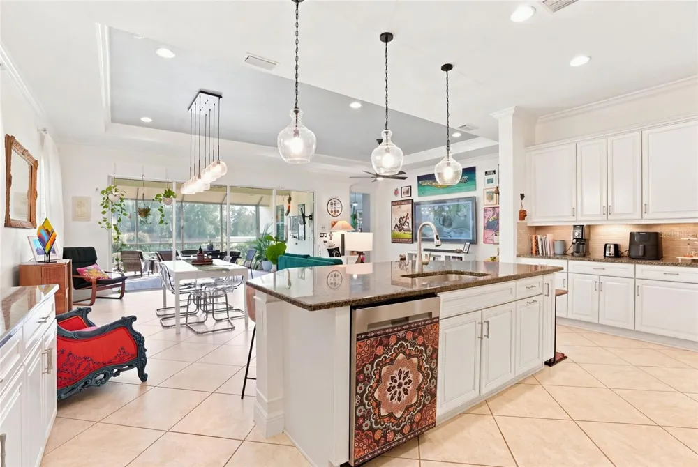 5057 LAKE OVERLOOK AVENUE Bradenton, FL 34208