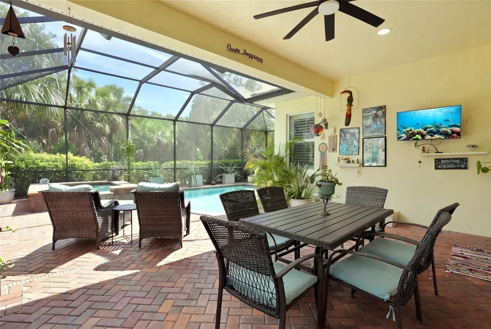5057 LAKE OVERLOOK AVENUE Bradenton, FL 34208