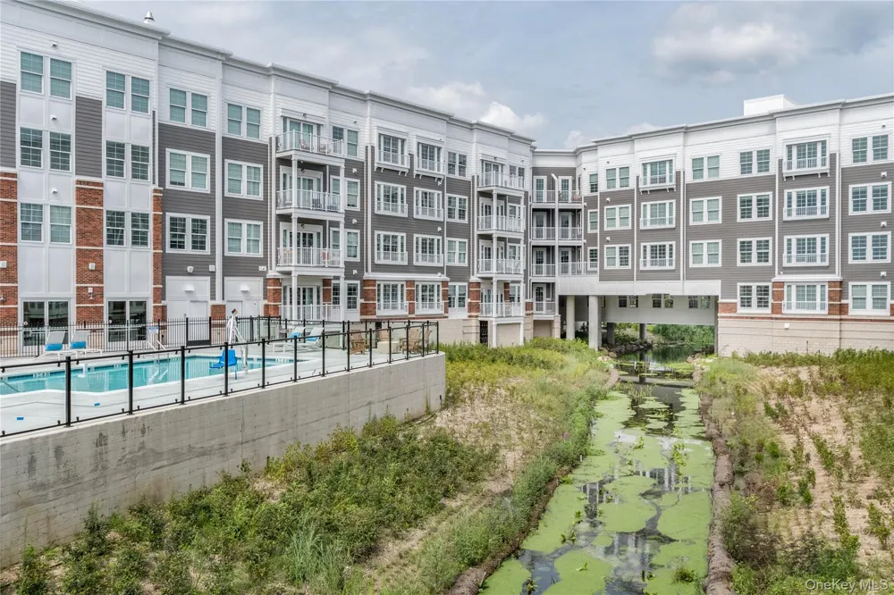 75 E Hoffman Avenue #2074 Lindenhurst, NY 11757