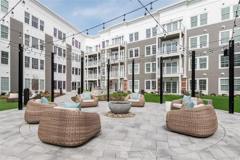 75 E Hoffman Avenue #3005 Lindenhurst, NY 11757