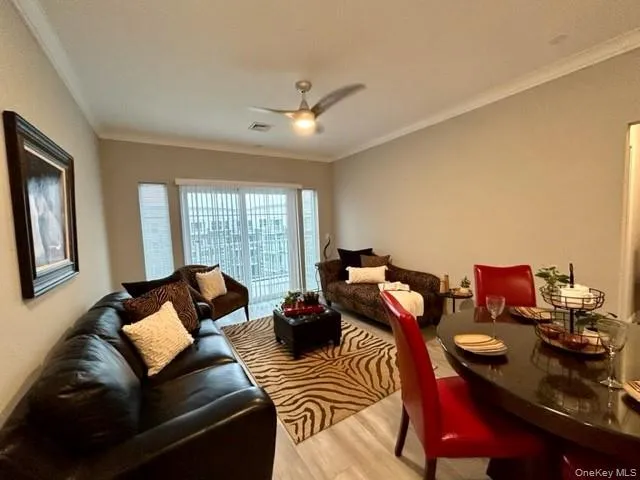 75 E Hoffman Avenue #3005 Lindenhurst, NY 11757