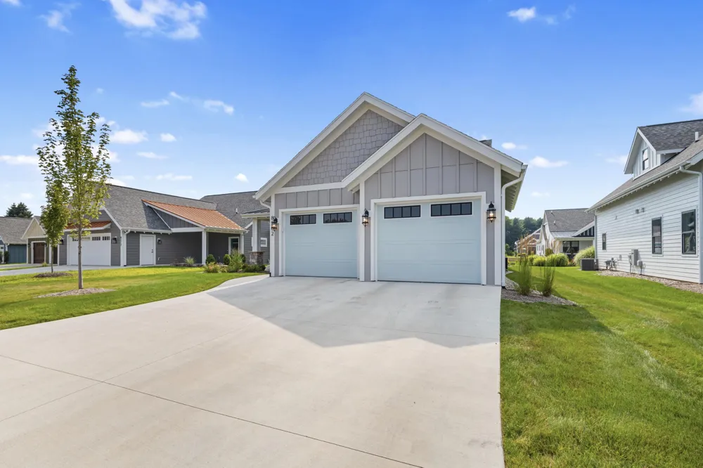 8202 Coneflower Cove Kalamazoo, MI 49009