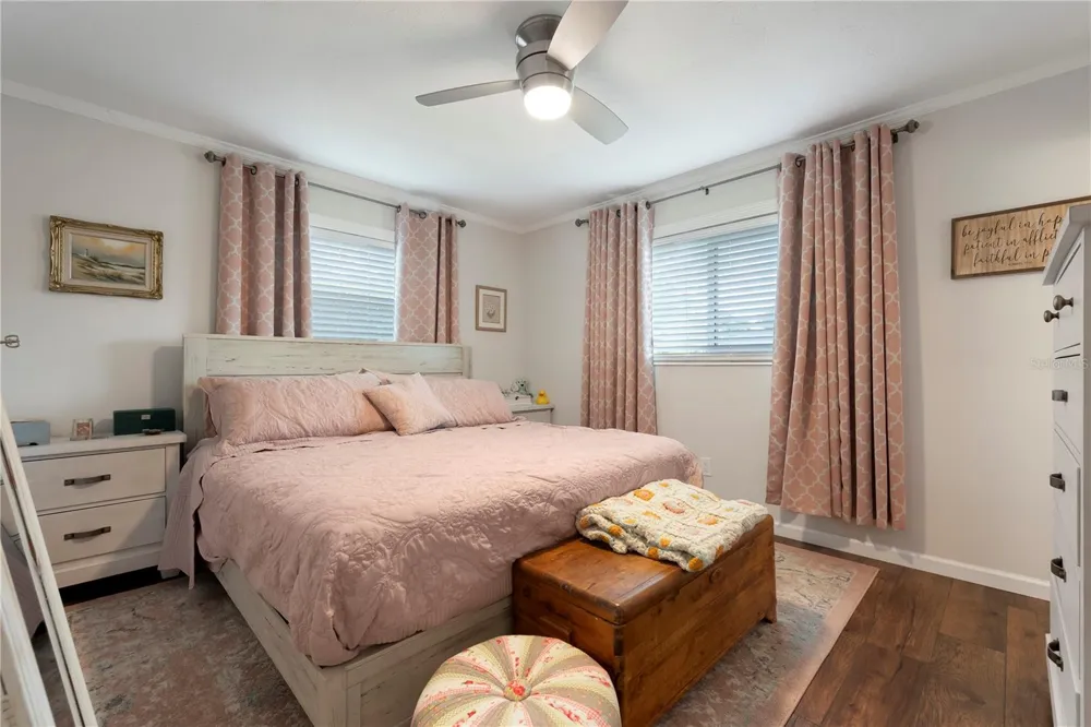 2828 GULF GATE DRIVE Sarasota, FL 34231