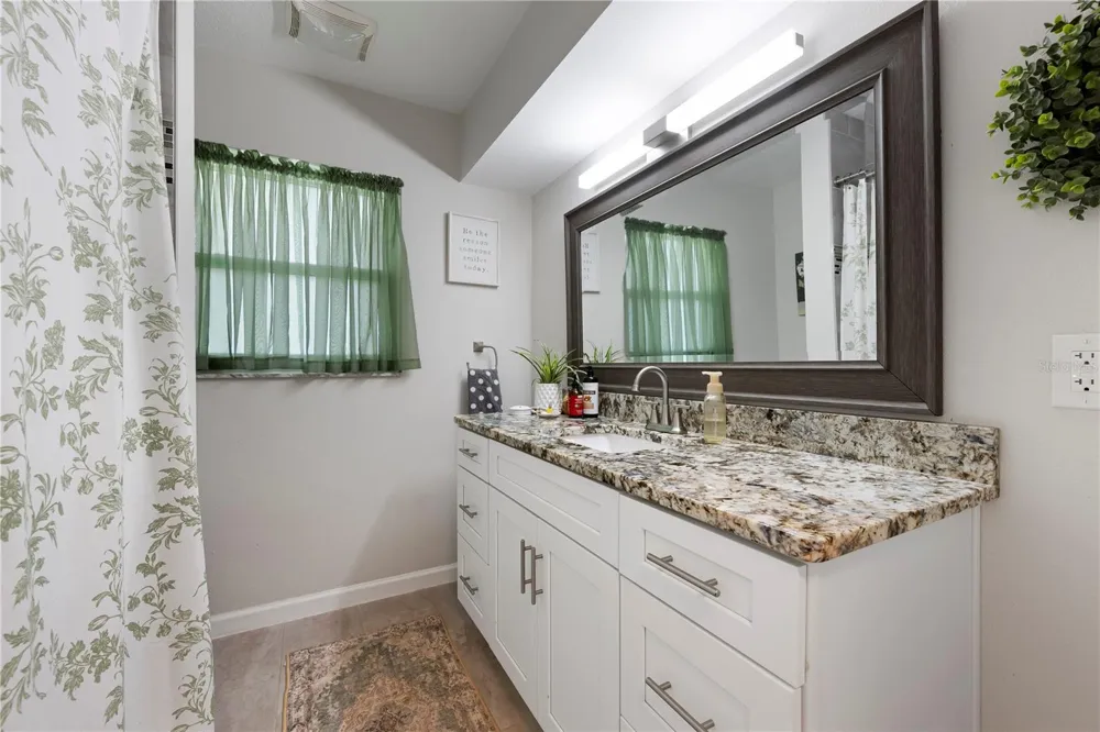 2828 GULF GATE DRIVE Sarasota, FL 34231