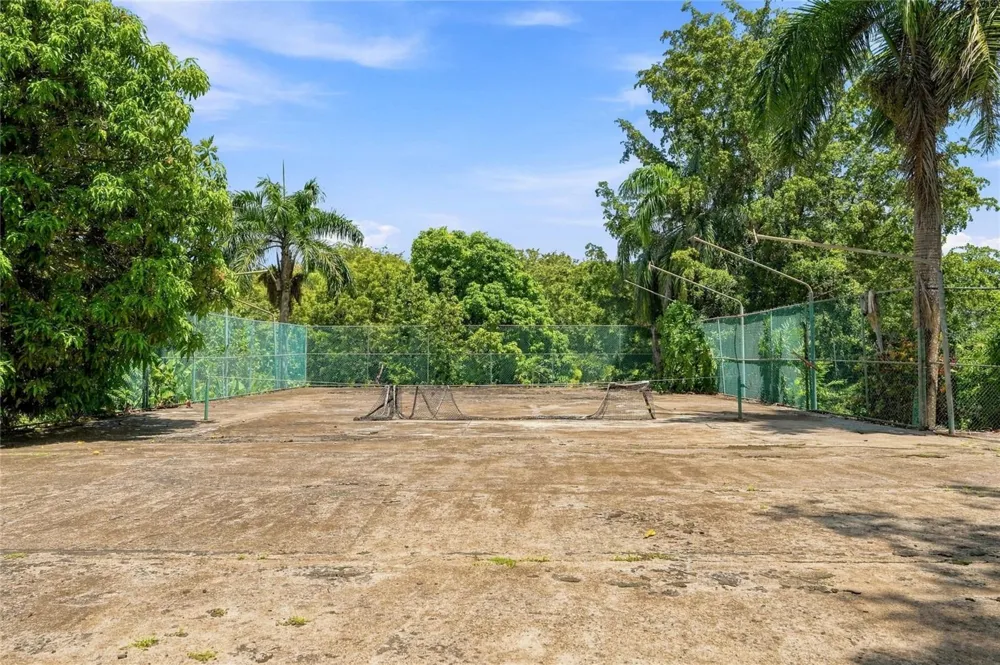 513 TINTILLO HILL ESTATES Guaynabo, PR 00966