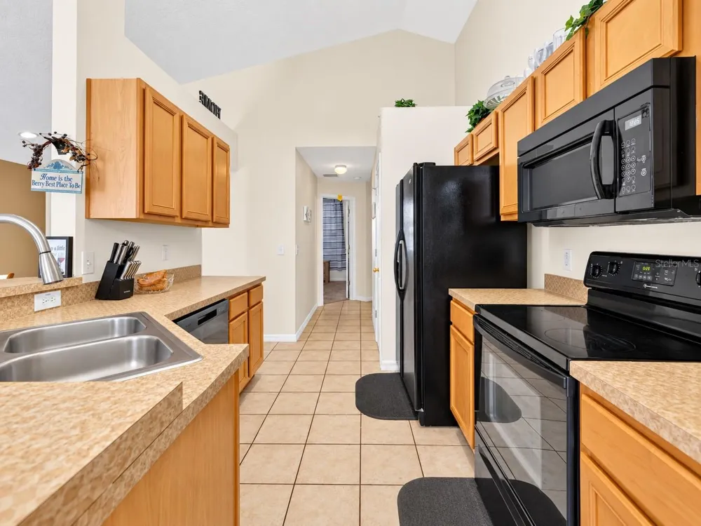 110 SARAGOSSA AVE Davenport, FL 33897