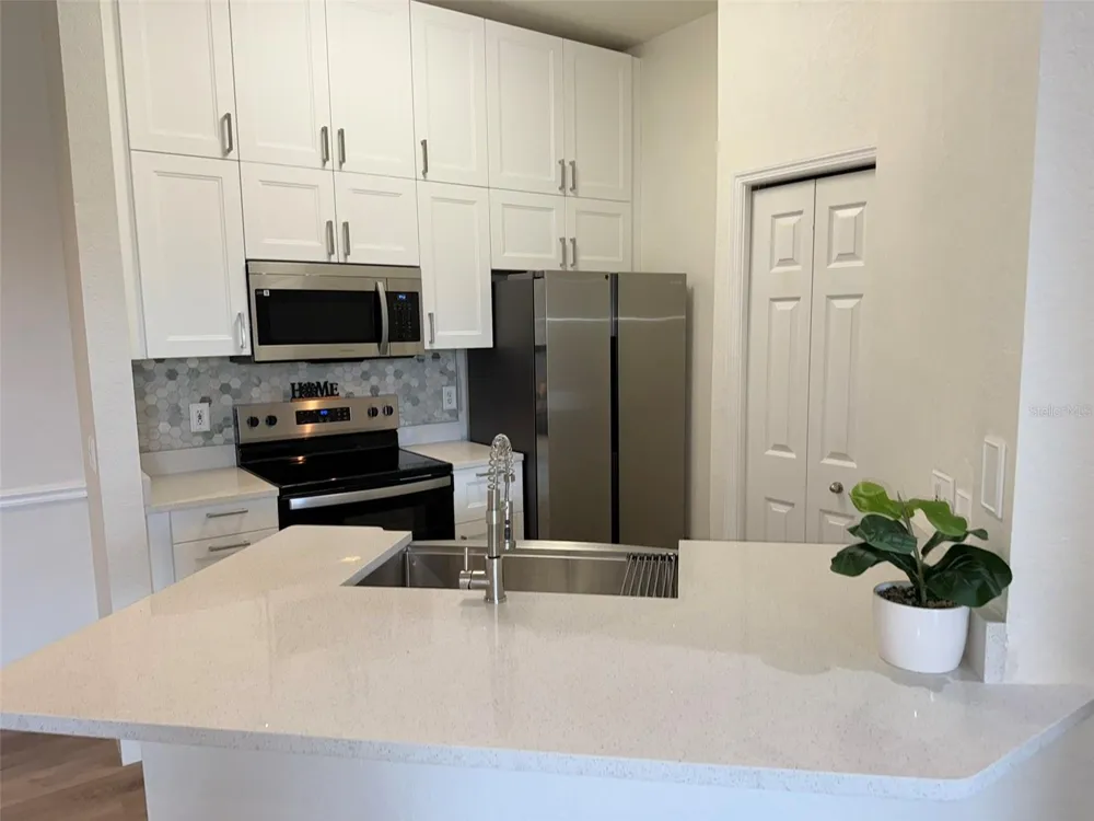 5152 NORTHRIDGE ROAD #302 Sarasota, FL 34238