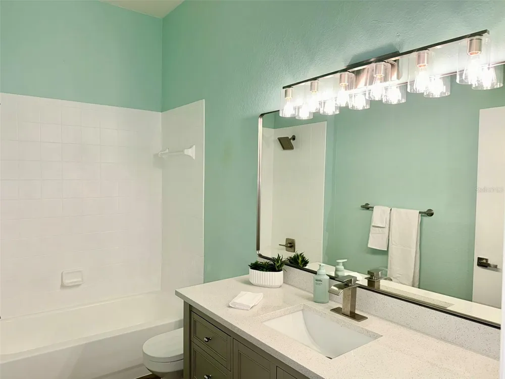 5152 NORTHRIDGE ROAD #302 Sarasota, FL 34238