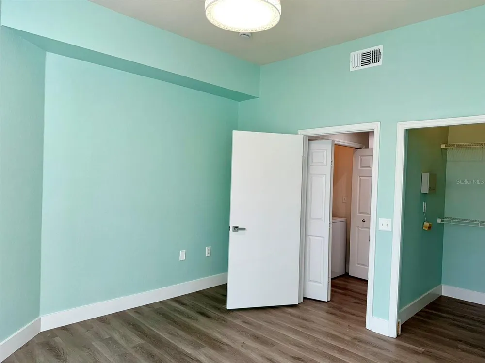 5152 NORTHRIDGE ROAD #302 Sarasota, FL 34238