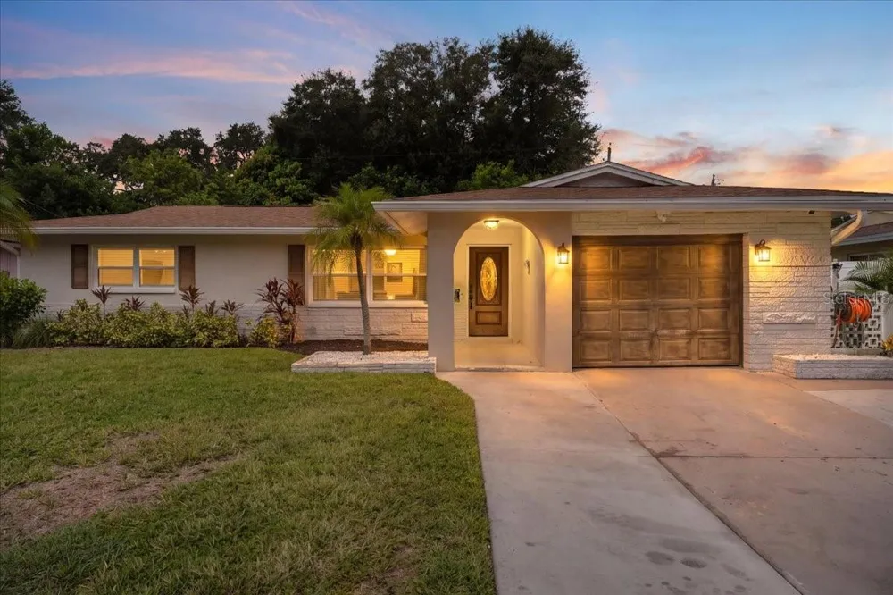 490 E LAKE DRIVE Largo, FL 33771