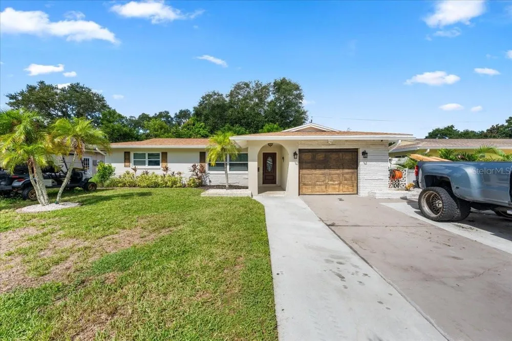 490 E LAKE DRIVE Largo, FL 33771