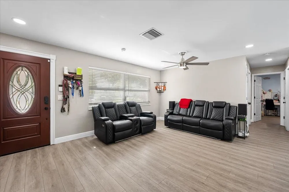 490 E LAKE DRIVE Largo, FL 33771