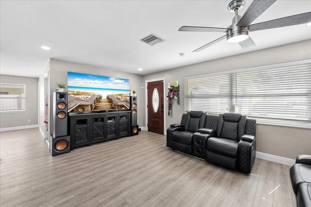 490 E LAKE DRIVE Largo, FL 33771