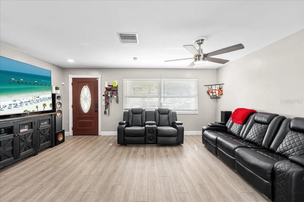 490 E LAKE DRIVE Largo, FL 33771