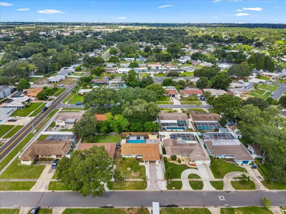 490 E LAKE DRIVE Largo, FL 33771