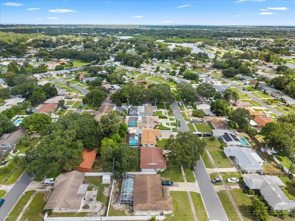 490 E LAKE DRIVE Largo, FL 33771