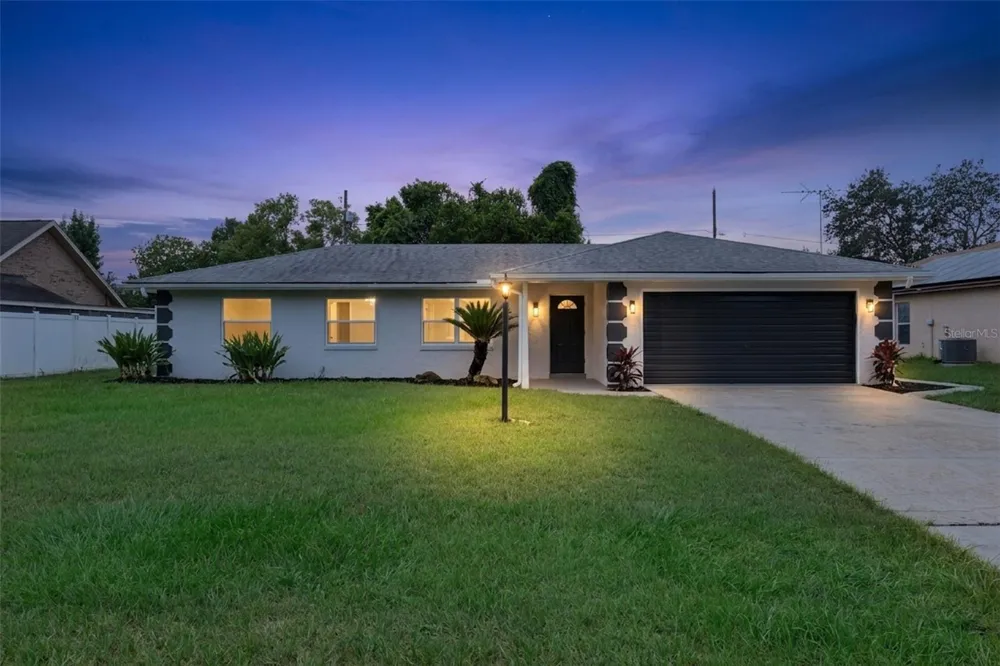 1102 MAGDALENA AVENUE Deltona, FL 32725
