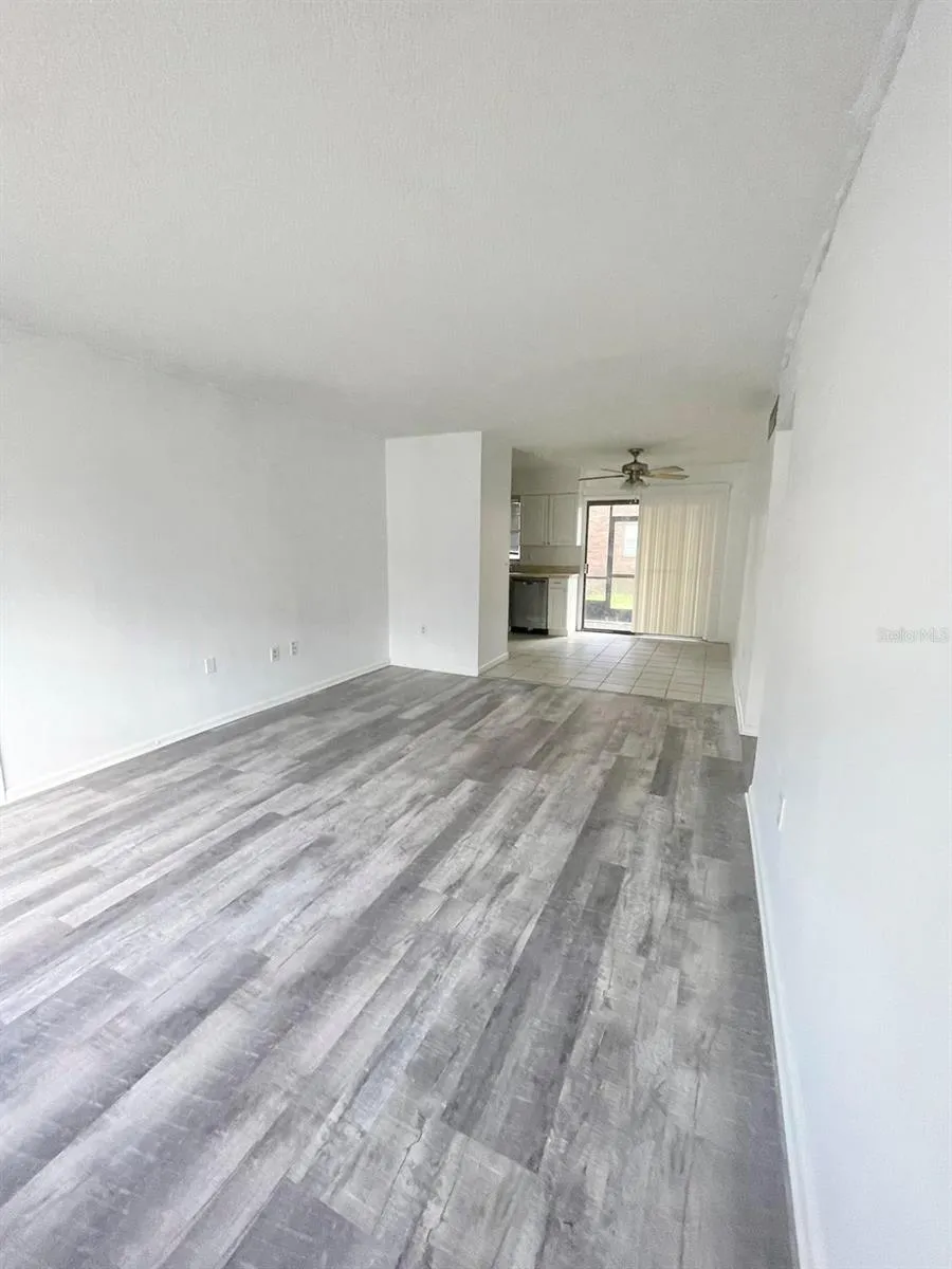 1920 E EDGEWOOD DRIVE #D11 Lakeland, FL 33803