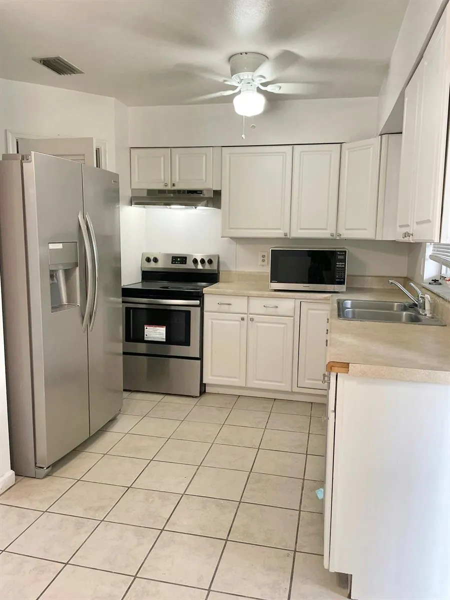 1920 E EDGEWOOD DRIVE #D11 Lakeland, FL 33803