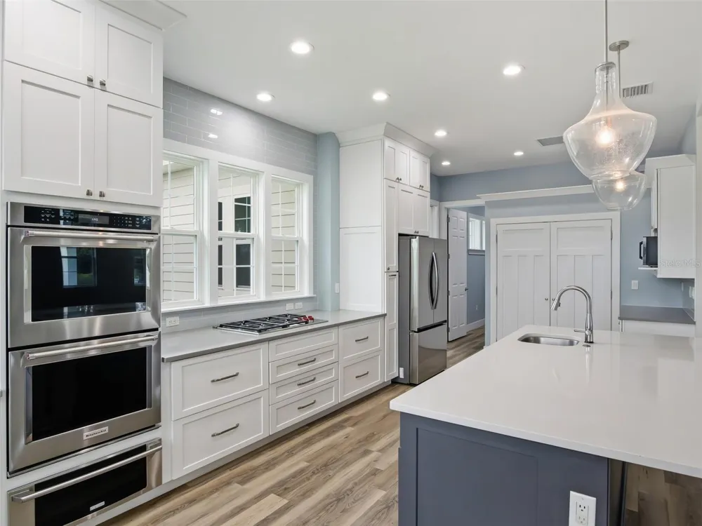 7956 LAKE NELLIE ROAD Clermont, FL 34714