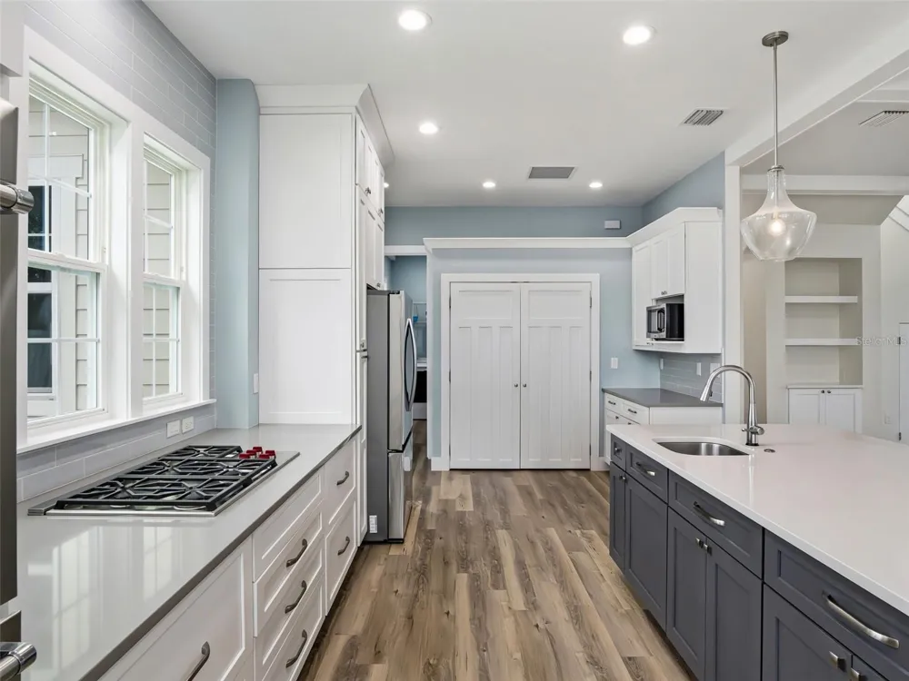 7956 LAKE NELLIE ROAD Clermont, FL 34714
