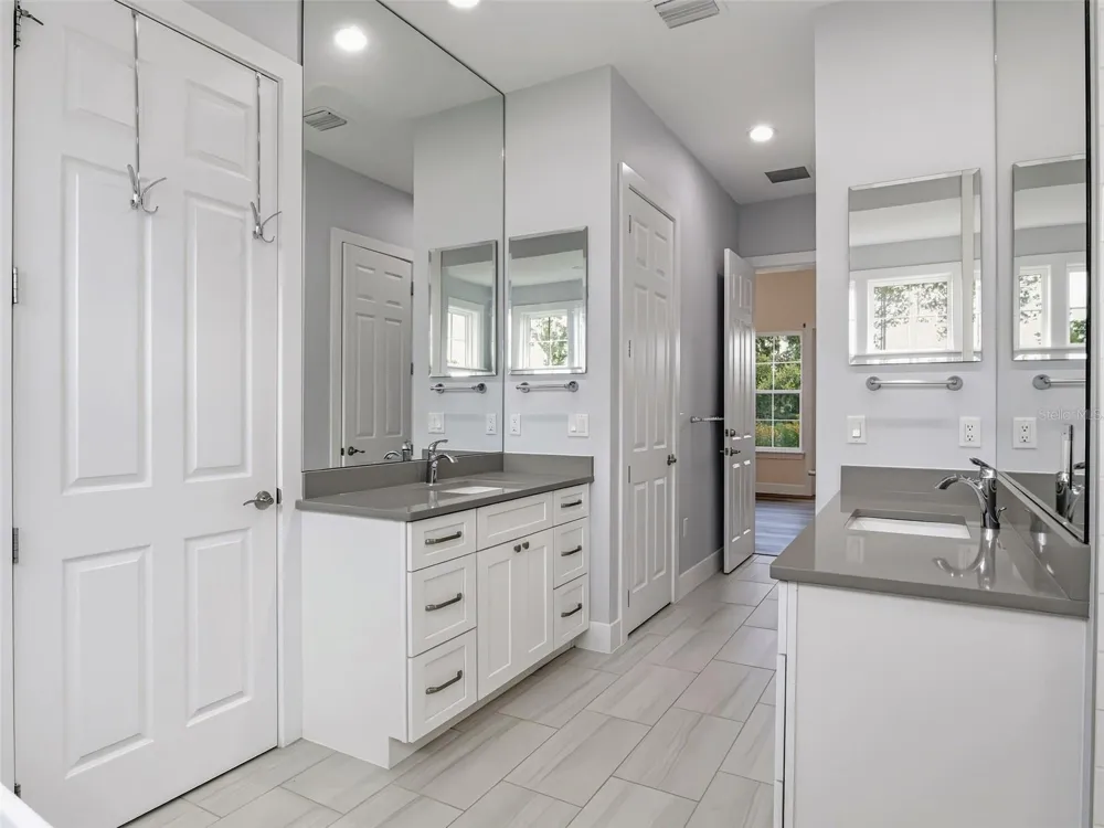 7956 LAKE NELLIE ROAD Clermont, FL 34714