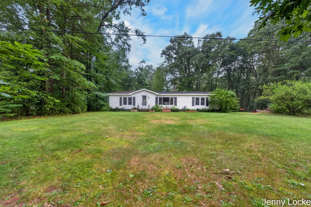 6165 Weber Road Whitehall, MI 49461