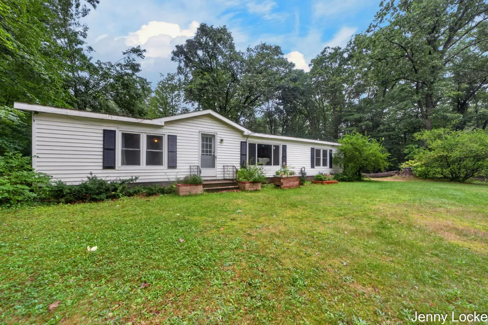 6165 Weber Road Whitehall, MI 49461