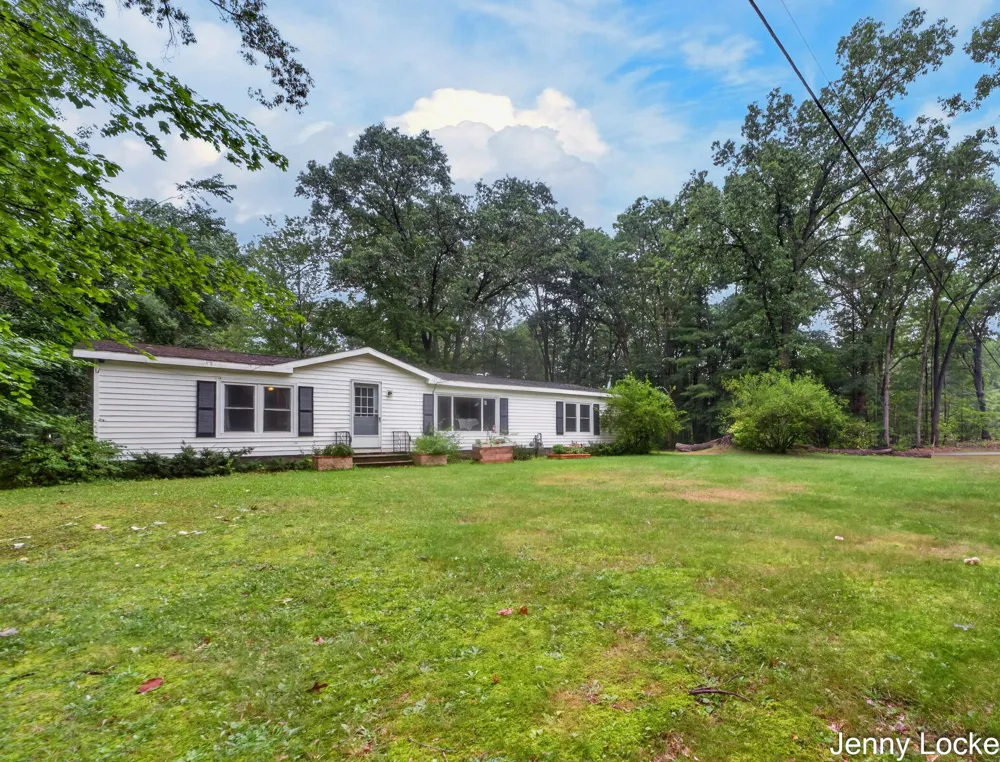 6165 Weber Road Whitehall, MI 49461
