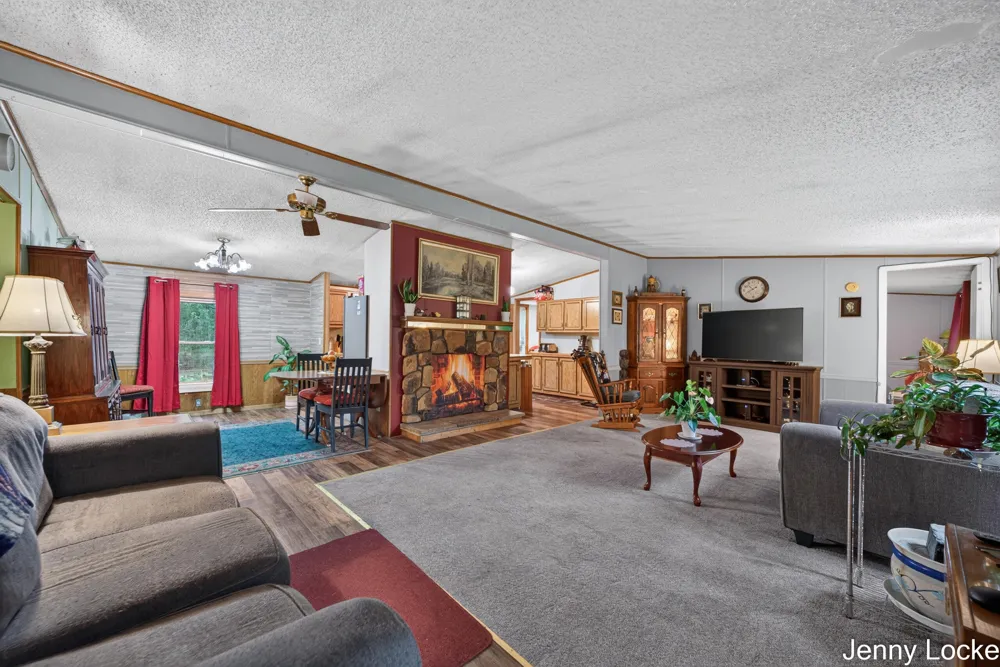 6165 Weber Road Whitehall, MI 49461