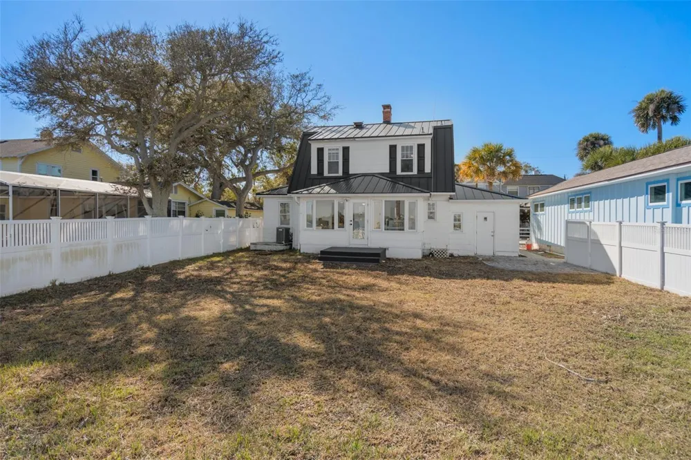 241 LEXINGTON DRIVE Daytona Beach, FL 32114