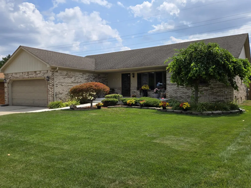 43164 Hillcrest Drive Sterling Heights, MI 48313