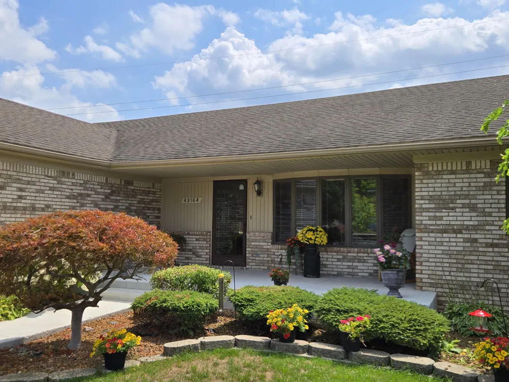 43164 Hillcrest Drive Sterling Heights, MI 48313