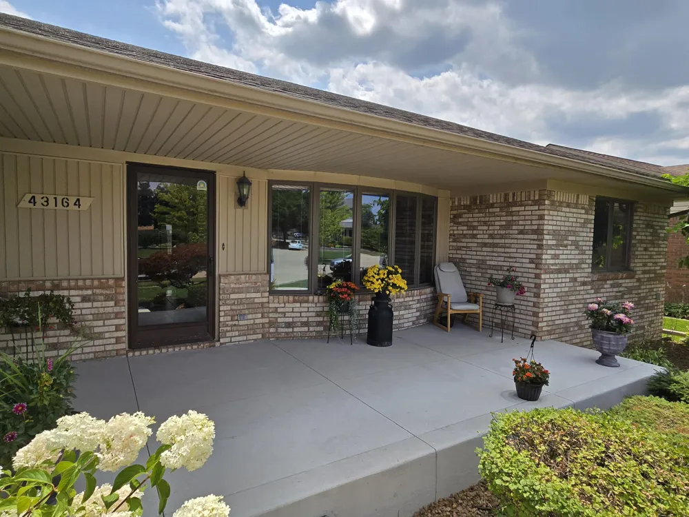 43164 Hillcrest Drive Sterling Heights, MI 48313