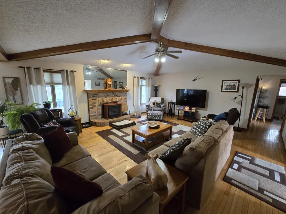 43164 Hillcrest Drive Sterling Heights, MI 48313