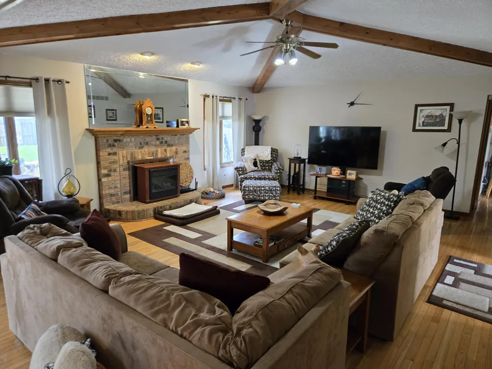 43164 Hillcrest Drive Sterling Heights, MI 48313