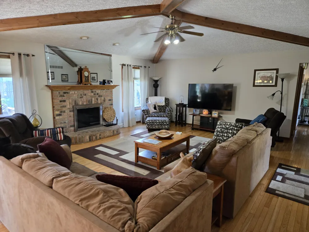 43164 Hillcrest Drive Sterling Heights, MI 48313