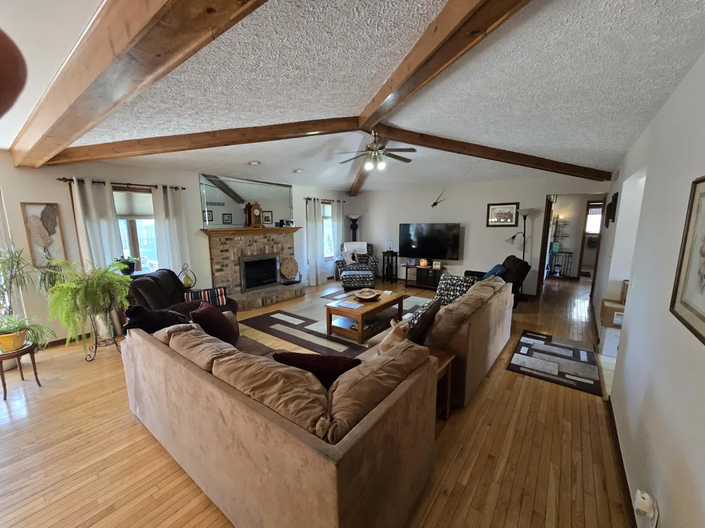 43164 Hillcrest Drive Sterling Heights, MI 48313