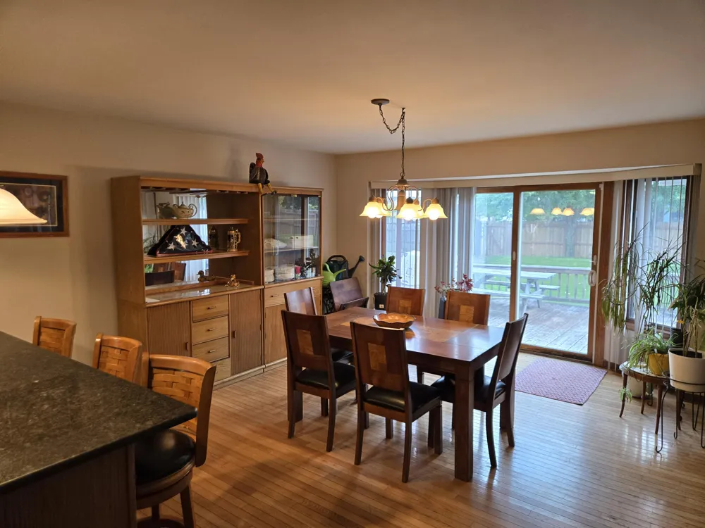 43164 Hillcrest Drive Sterling Heights, MI 48313