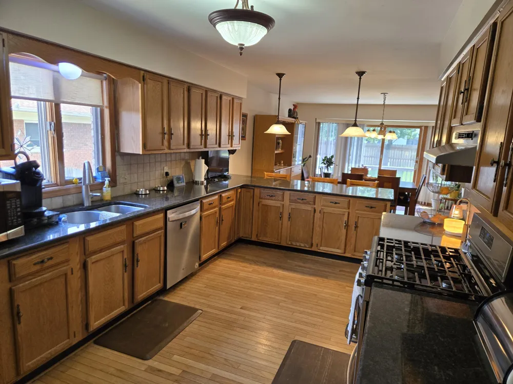 43164 Hillcrest Drive Sterling Heights, MI 48313
