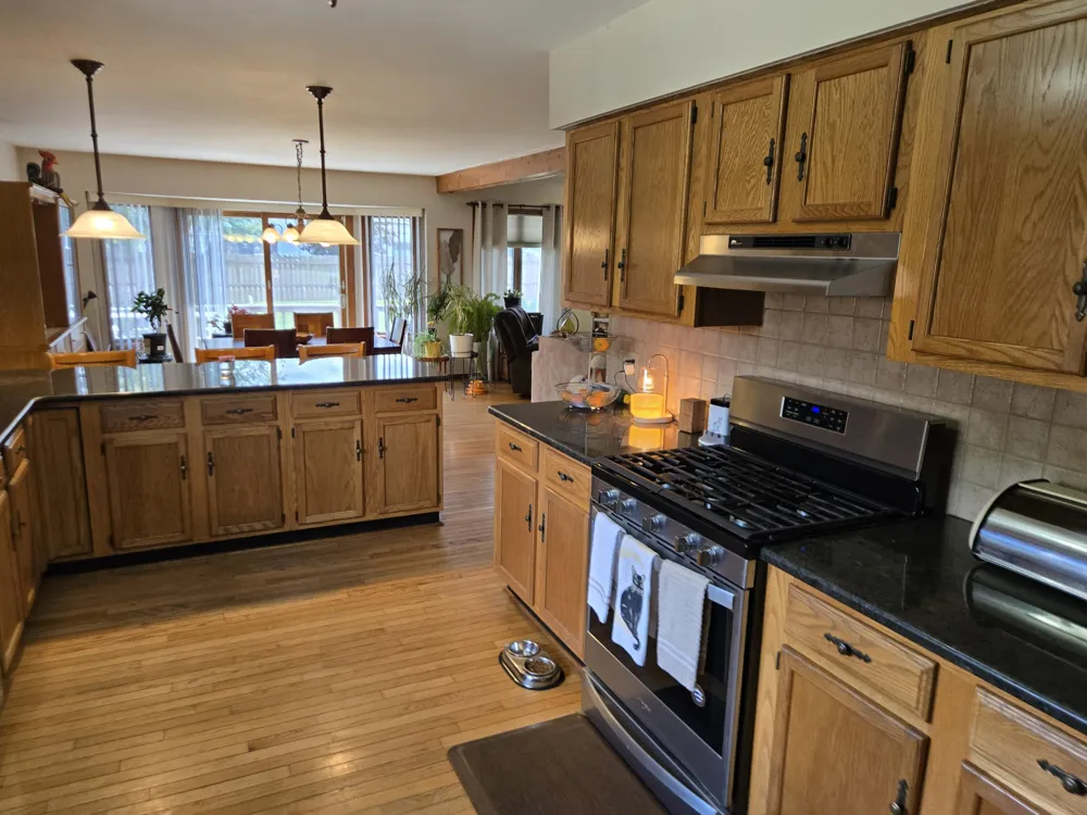 43164 Hillcrest Drive Sterling Heights, MI 48313