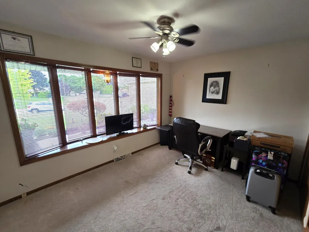 43164 Hillcrest Drive Sterling Heights, MI 48313