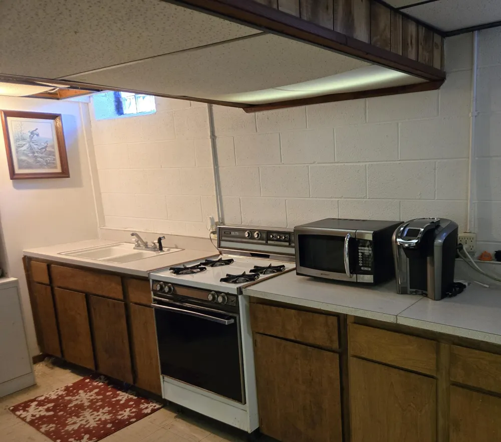 43164 Hillcrest Drive Sterling Heights, MI 48313