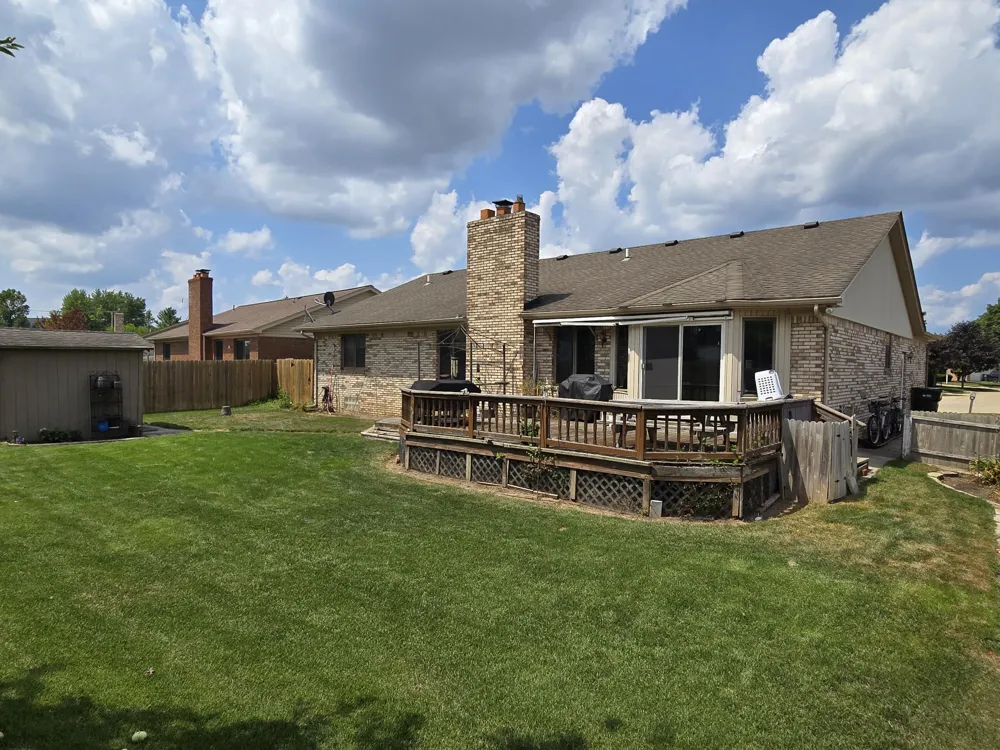 43164 Hillcrest Drive Sterling Heights, MI 48313